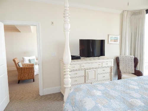 619 Holiday Isle image 8